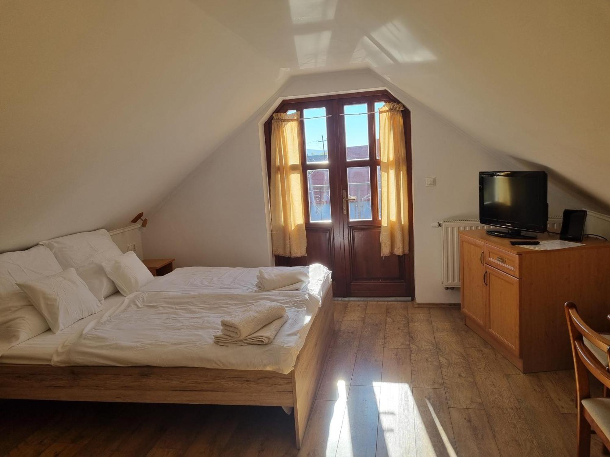 Kemences Fogado Bed & Breakfast Tardos Eksteriør bilde